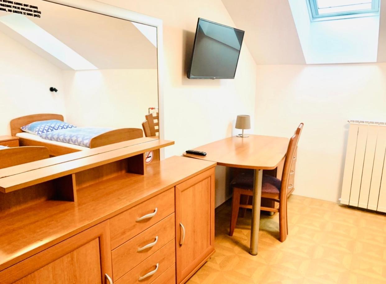 Stara Lipa Tasner Free Kitchen&Garage&Parking-Self Check In Hotel Марибор Стая снимка
